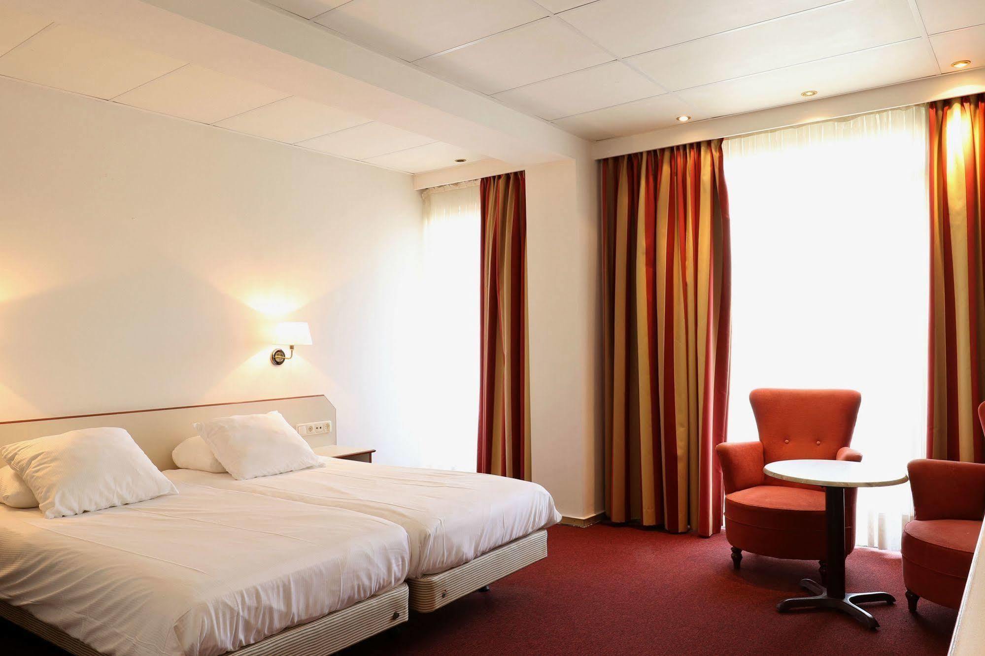 Js Hotel Епен Екстериор снимка