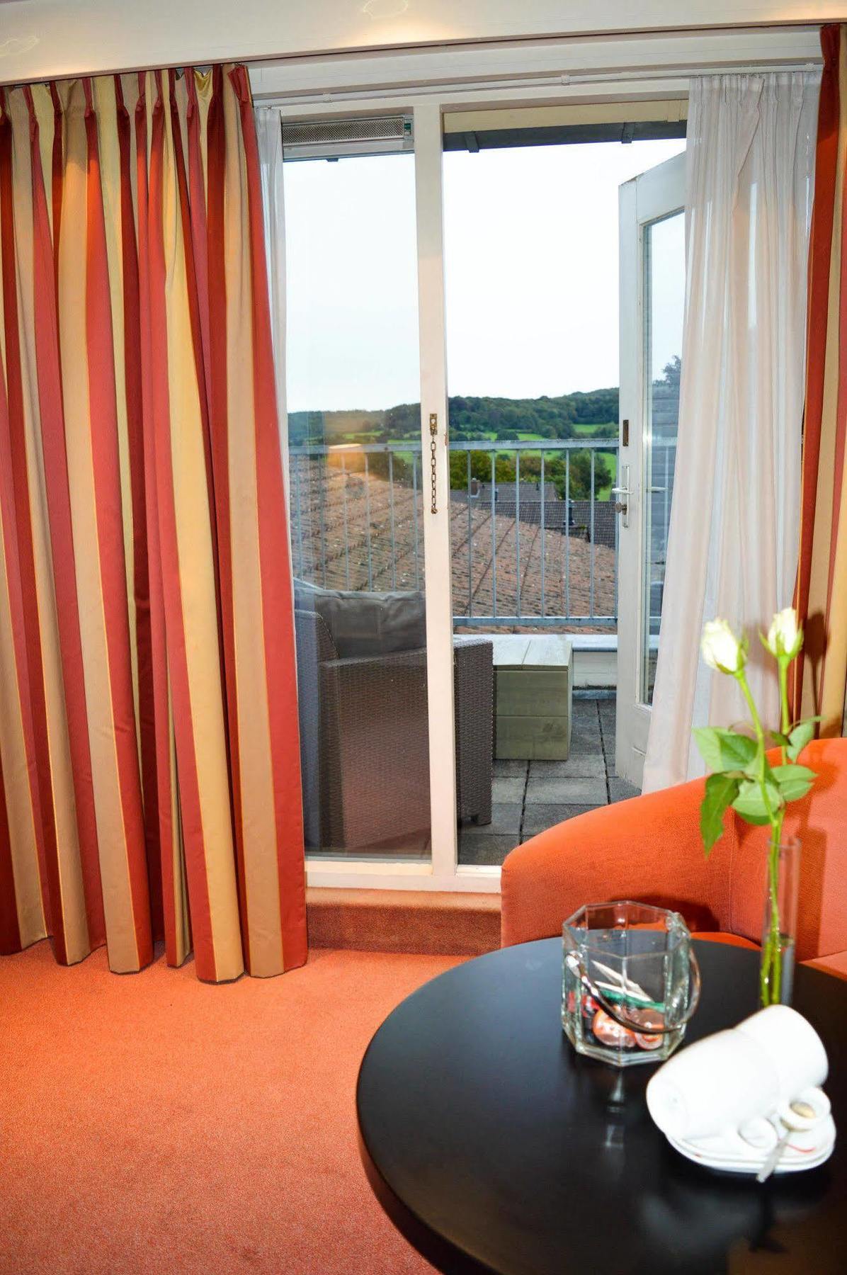 Js Hotel Епен Екстериор снимка