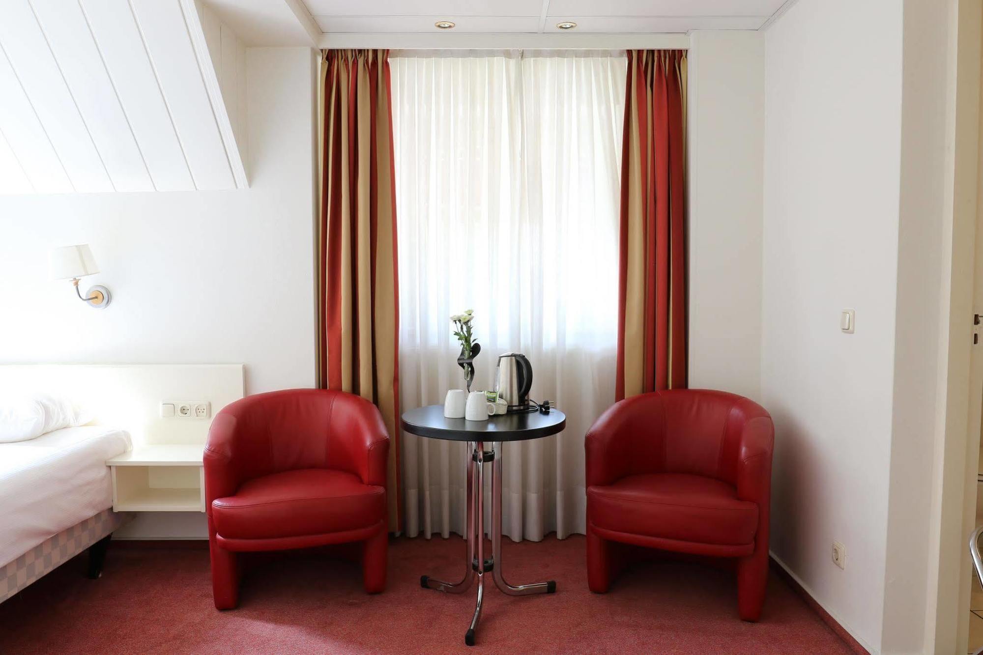 Js Hotel Епен Екстериор снимка