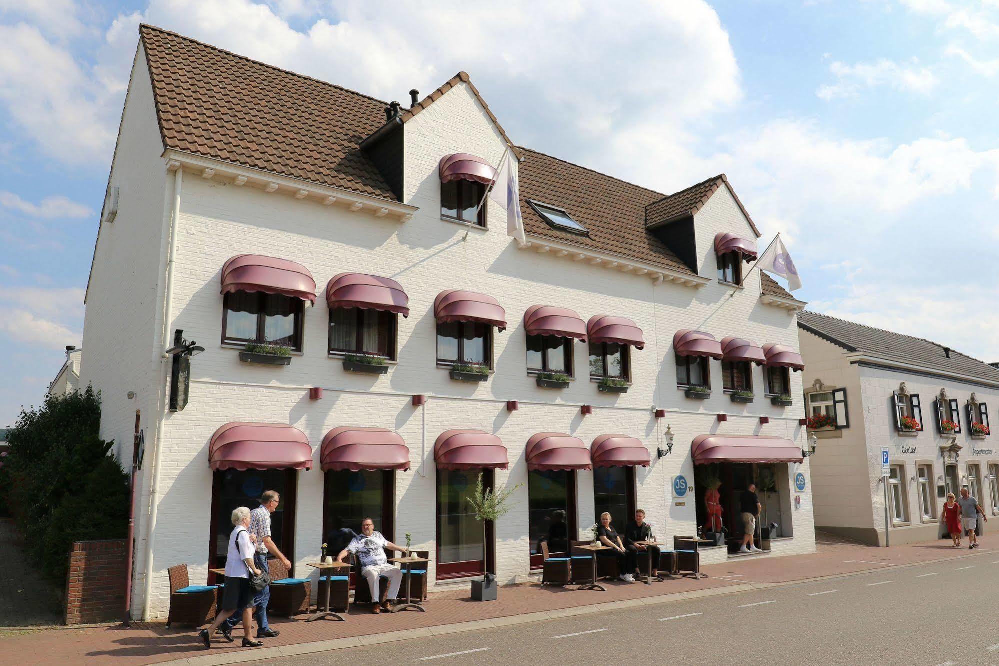 Js Hotel Епен Екстериор снимка