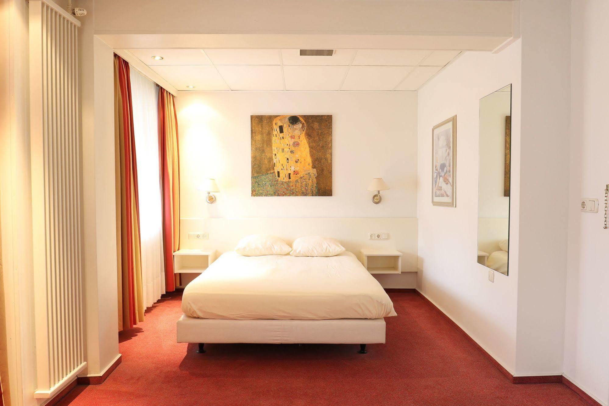 Js Hotel Епен Екстериор снимка